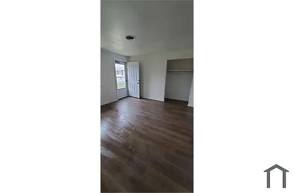 Building Photo - 215 Brace Ave #B