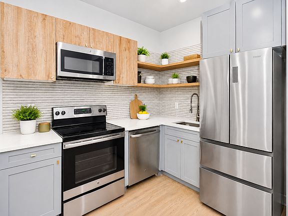 3rd image of 484 Harman St #2F