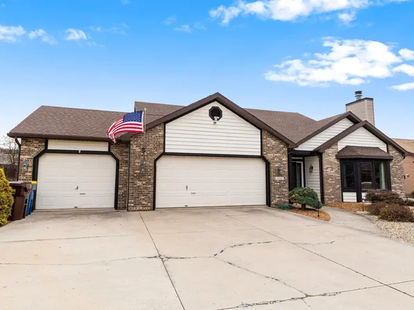2110 Laforge Ln, Auburn, IN 46706