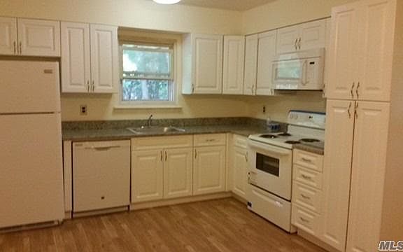 2nd image of 178 Patchogue Ave
