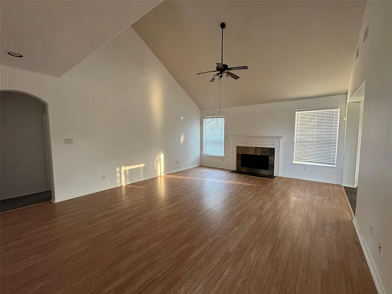 6311 Auburn Terrace Ct — Photo 7