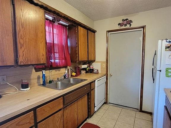 5th image of 700 Lawton Ave