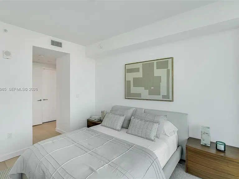 9221 E Bay Harbor Dr #511 — Photo 26