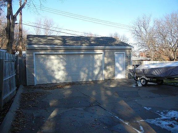 4th image of 3600 Smith St