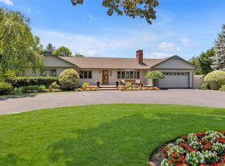 8 Stengel Pl, Smithtown, NY 11787