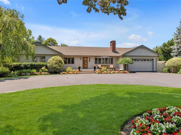 8 Stengel Place, Smithtown, NY 11787