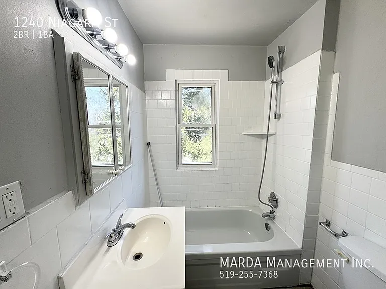 1240 Niagara St — Photo 18