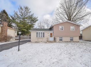 38169 N North Shore Ave, Beach Park, IL 60087