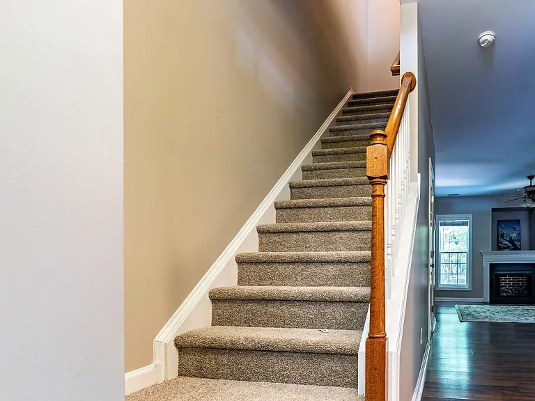 208 Sir William Ln — Photo 4