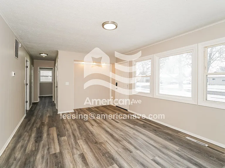 1509453_003_living_room_13645490.jpg