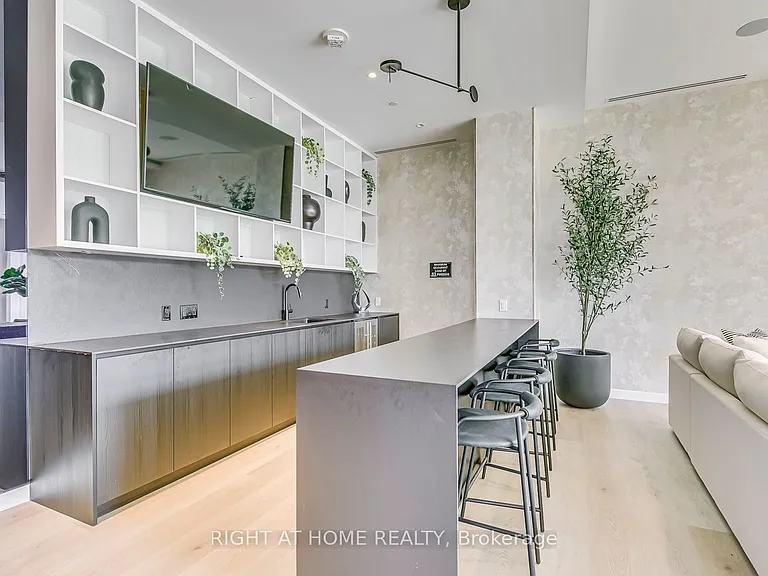 86 Dundas St E #606 — Photo 31