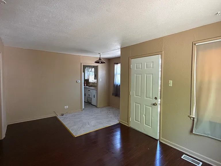 1635 Verbena St — Photo 4