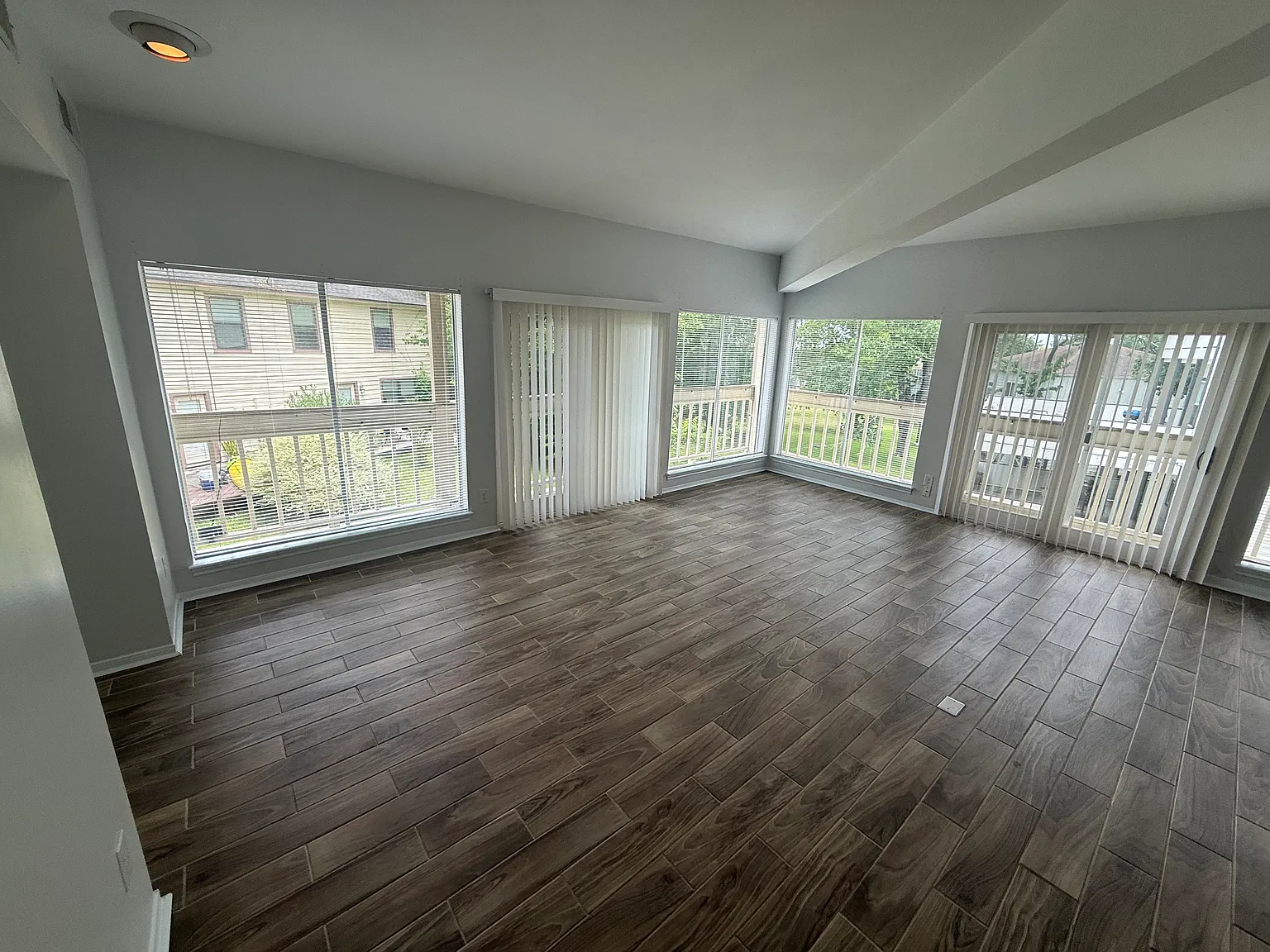 Studio, 750 sqft, $1,050 — Photo 2