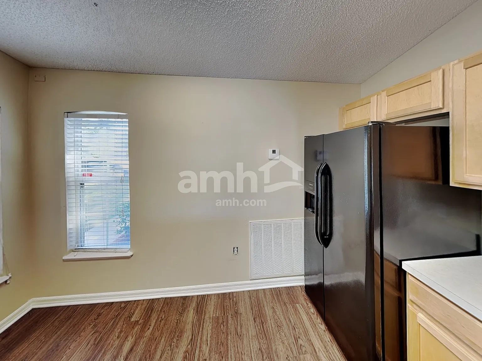 3 bed, 2.0 bath, 1264 sqft, $1,645 — Photo 4