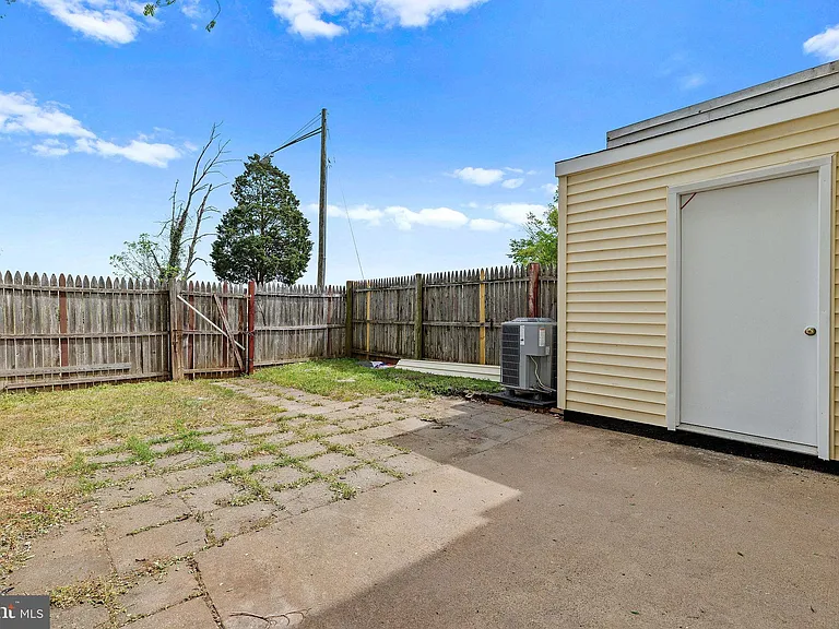 8145 Community Dr — Photo 32