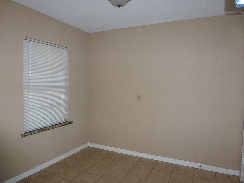Large Living area with tile entry way, New carpet and fresh paint.