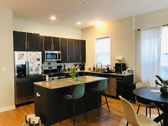 3rd image of 2710 W Cortez St #1
