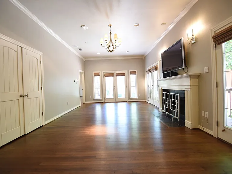 5606 Stanford Ave — Photo 4