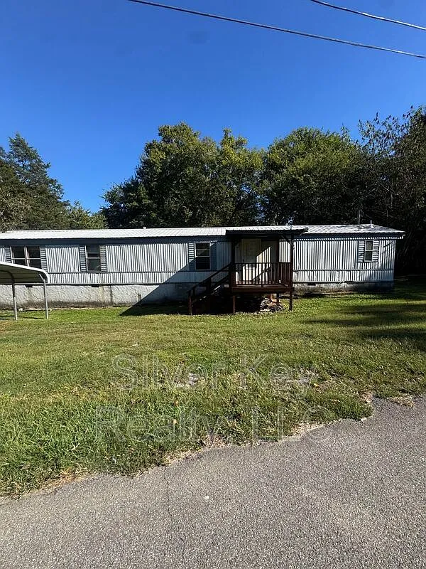 3 bed, 2.0 bath, $1,100 — Photo 1