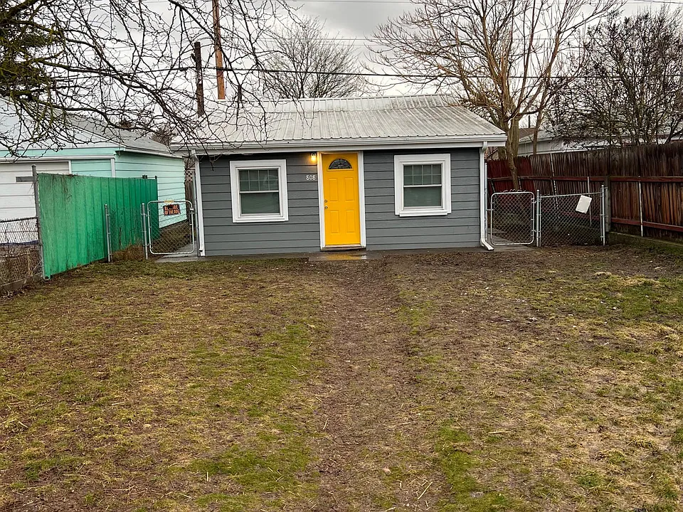 808 E Lacrosse Ave