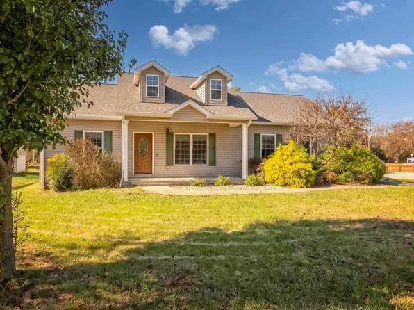 115 Townhouse Dr, Carterville, IL 62918