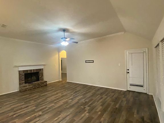 5th image of 320 Springtree St