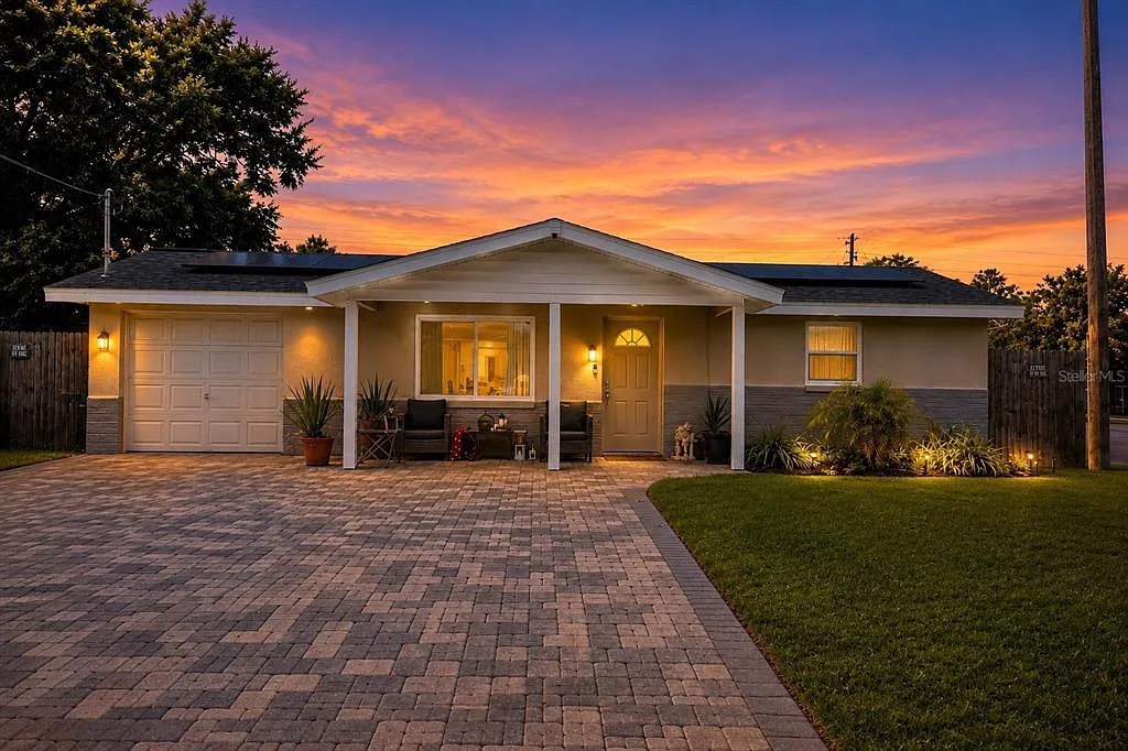 3 bed, 2.0 bath, 1146 sqft, $2,100 — Photo 2