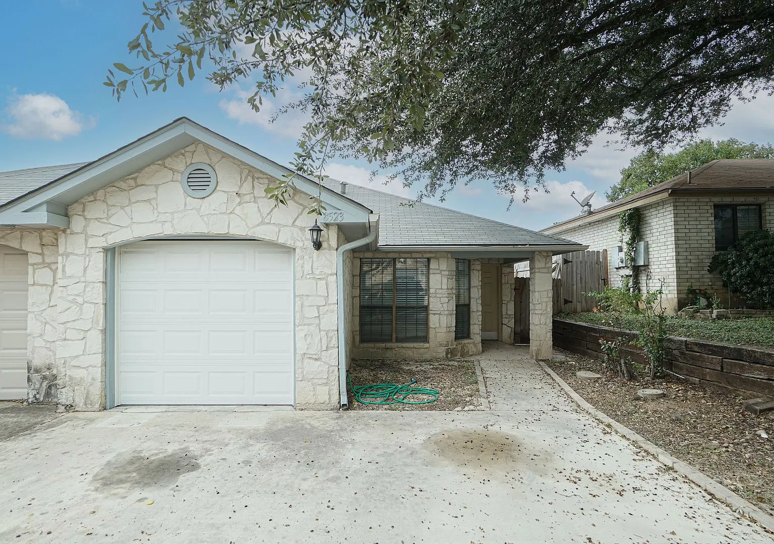 Vacant and ready for immediate move-in! — Photo 1