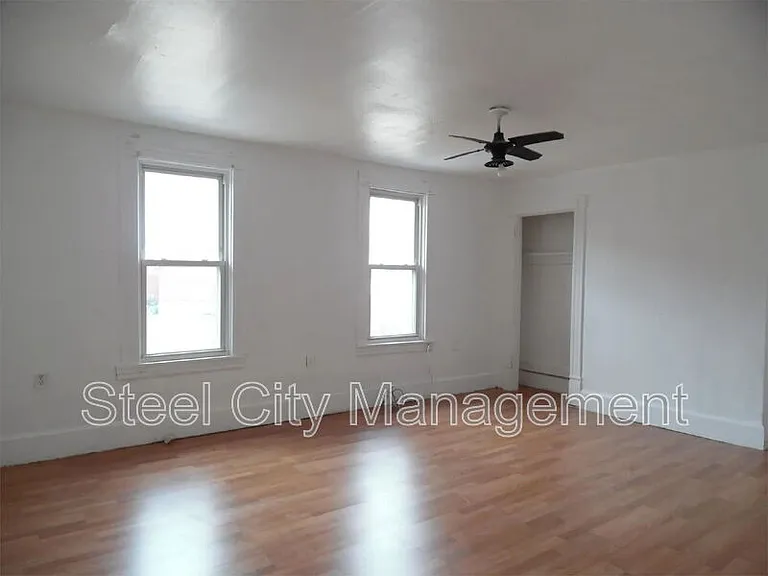 12 Cuyler Ave — Photo 8