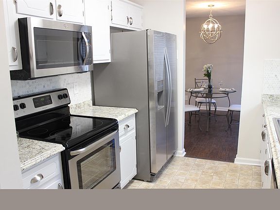 5th image of 807 Princeton Cir