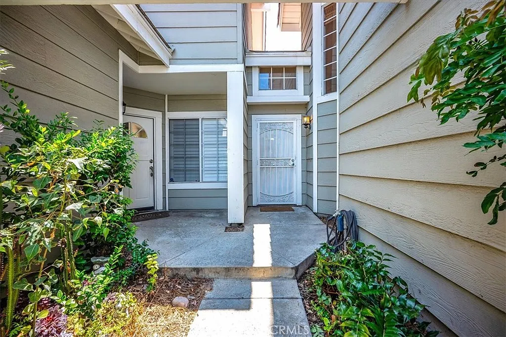 3 bed, 2.5 bath, 1407 sqft, $4,100 — Photo 2