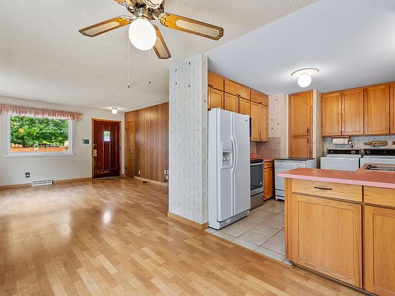 5th image of 1038 Aspen St