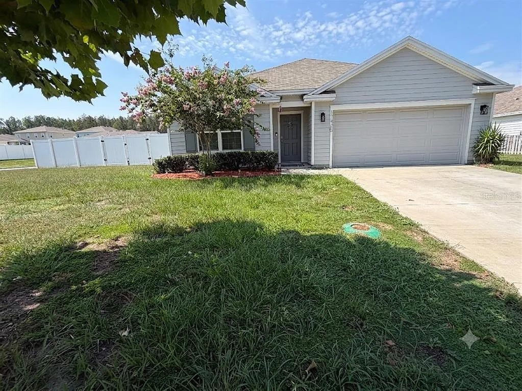 4 bed, 2.0 bath, 1768 sqft, $2,700 — Photo 2