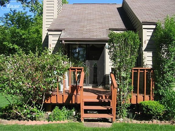 3rd image of 2454 Valley Oaks Cir