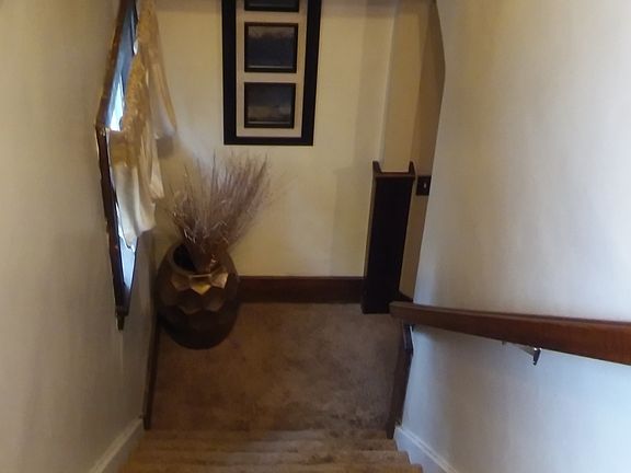 4th image of 440 E 25th St
