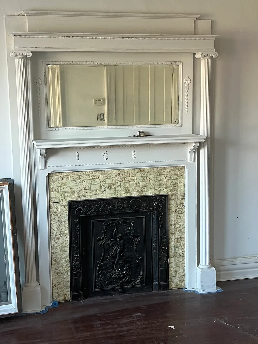 Deco fireplace - 520 Madison Ave #2B