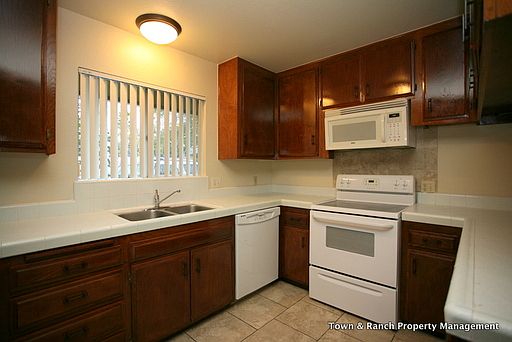 4th image of 4782 Garfield St #A