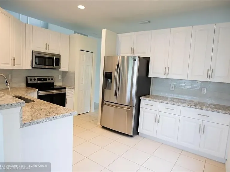 6292 NW 40th Ave — Photo 5