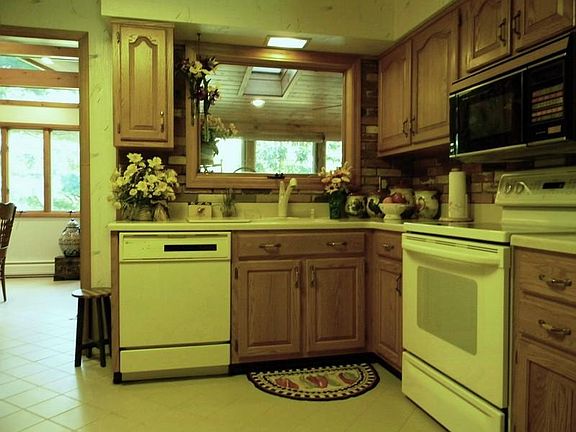 Open Floor Plan off Kitchen