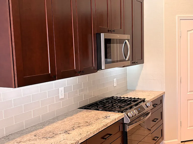 685 W Douglas Ave — Photo 5