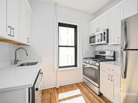 4th image of 77 Eastern Pkwy APT 3D