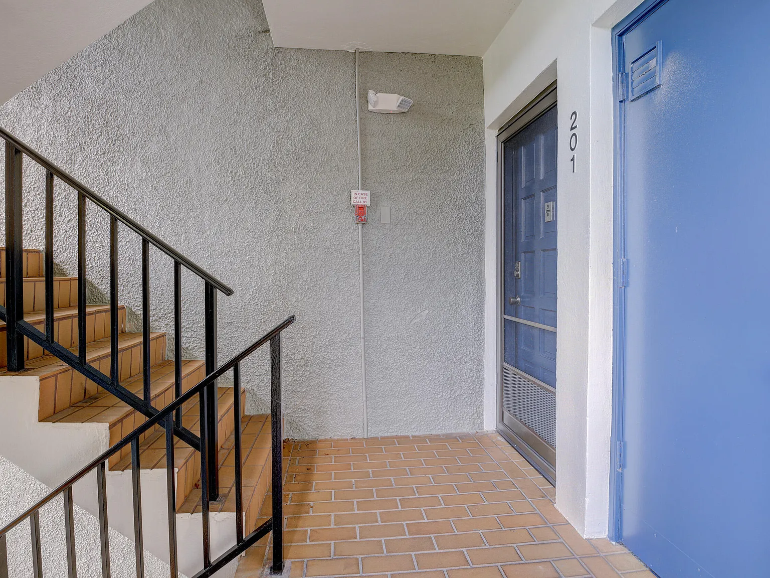 2 bed, 2.0 bath, 1005 sqft, $2,150 — Photo 3