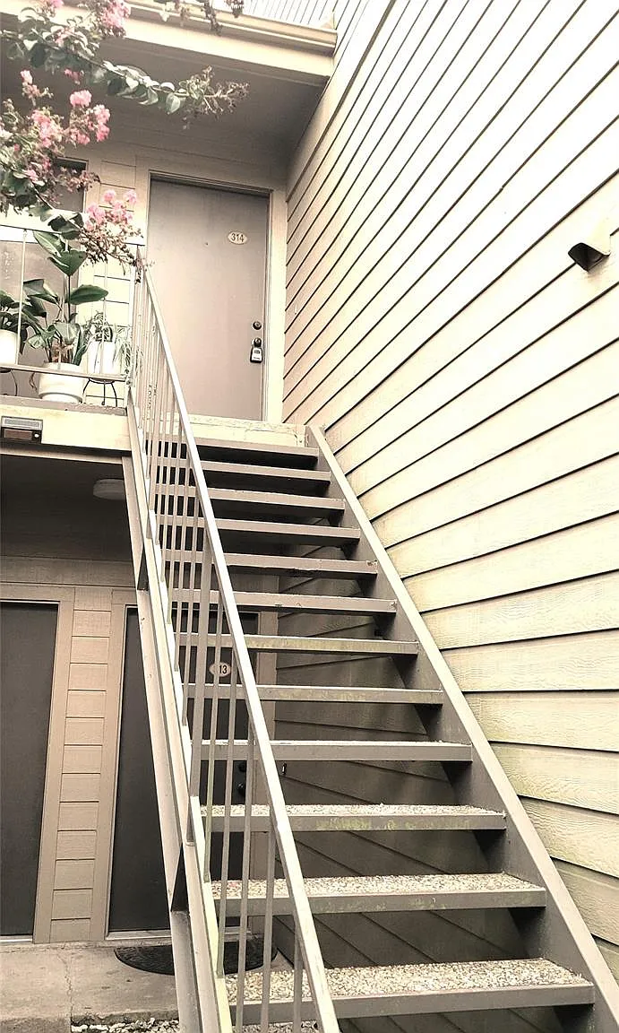 1 bed, 1.0 bath, 784 sqft, $980 — Photo 1