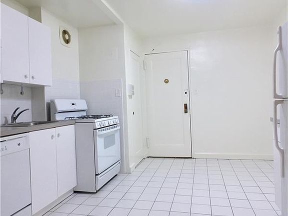 2nd image of 13530 82nd Dr APT 3L