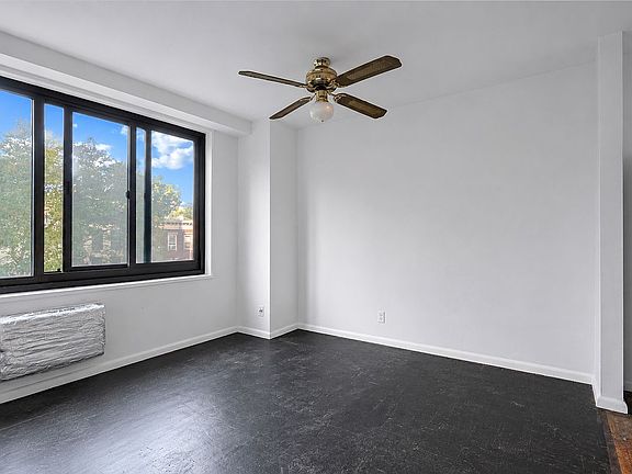 4th image of 185 Hall St APT 413