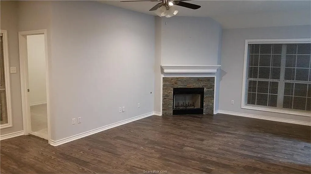Building Photo - 302 Regensburg Ln