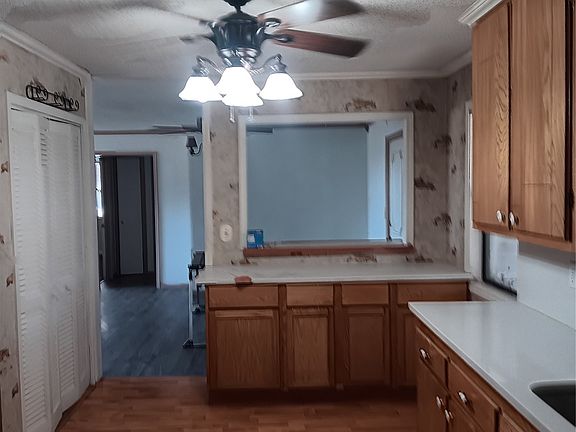 3rd image of 1206 Lakeside Dr N