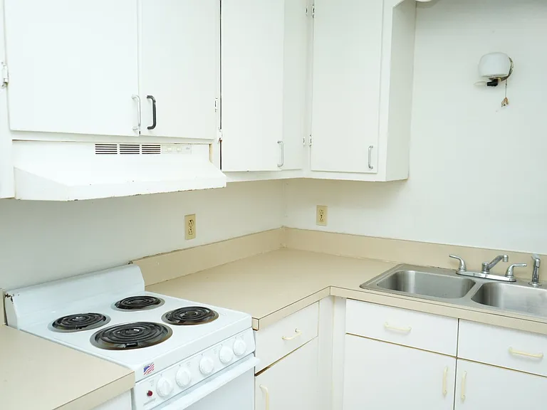 1204 Carlton Ave — Photo 9