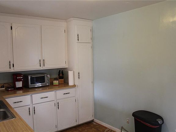 5th image of 87 Robert St