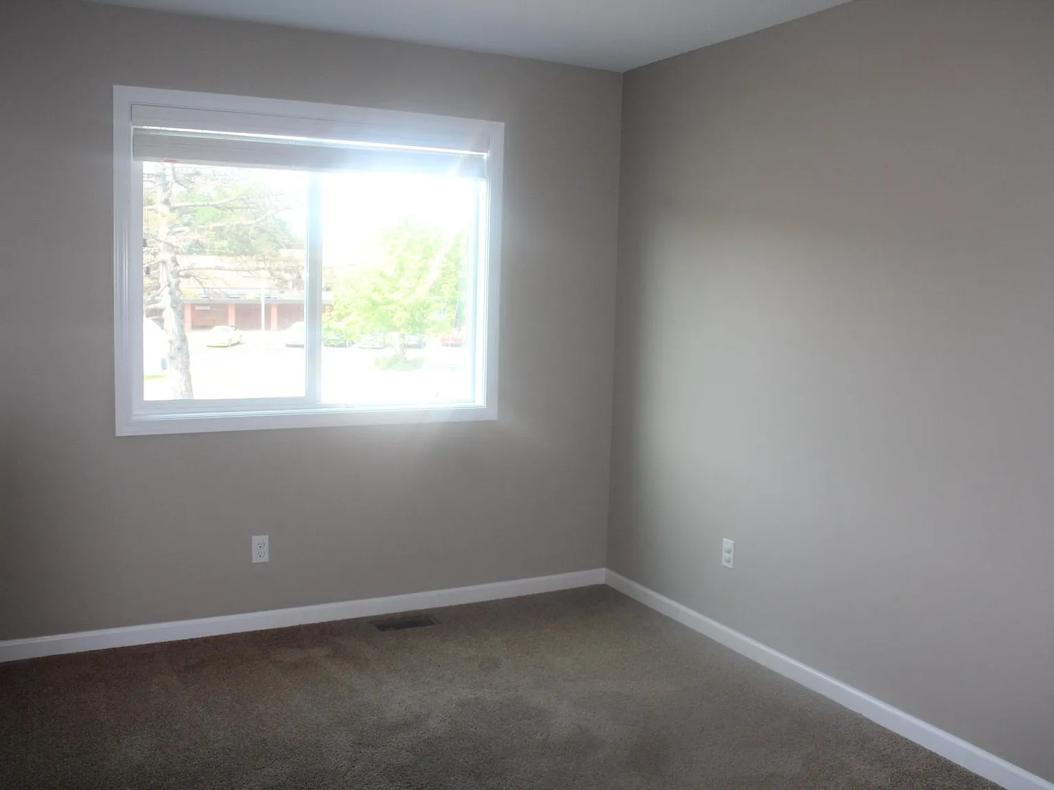 3 bed, 1.5 bath, 1368 sqft, $1,250 — Photo 2